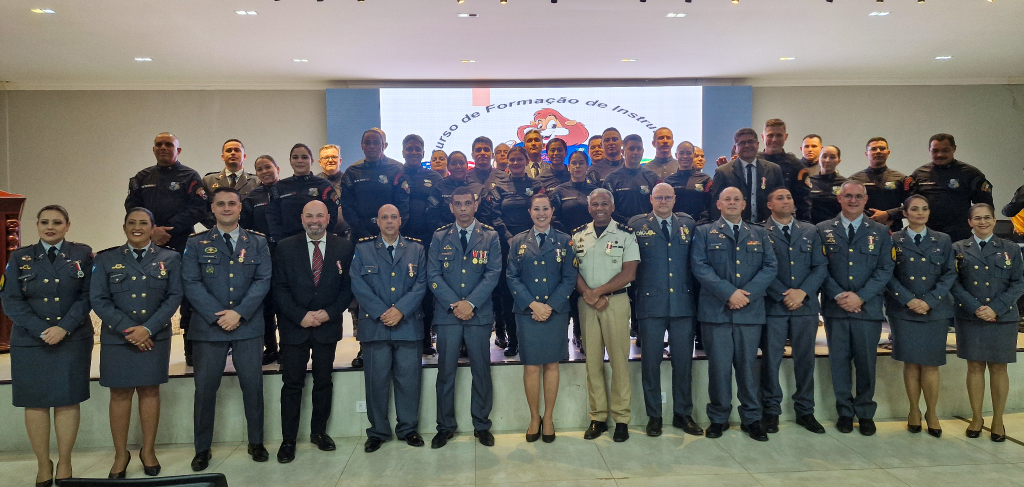 Policiais militares concluem curso do Proerd e recebem credenciamento internacional - 
